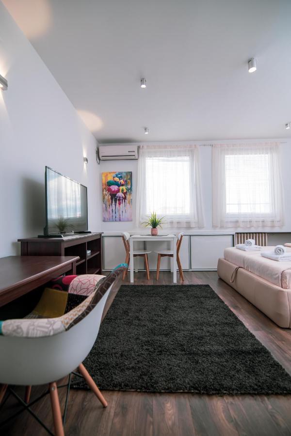 5 Star Central Studio สโกเปีย ภายนอก รูปภาพ