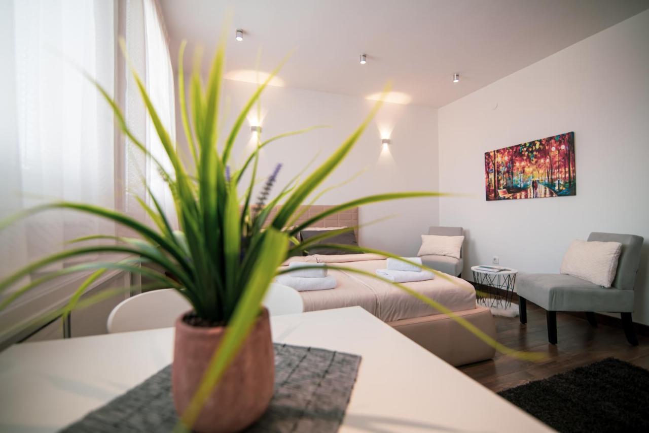 5 Star Central Studio สโกเปีย ภายนอก รูปภาพ