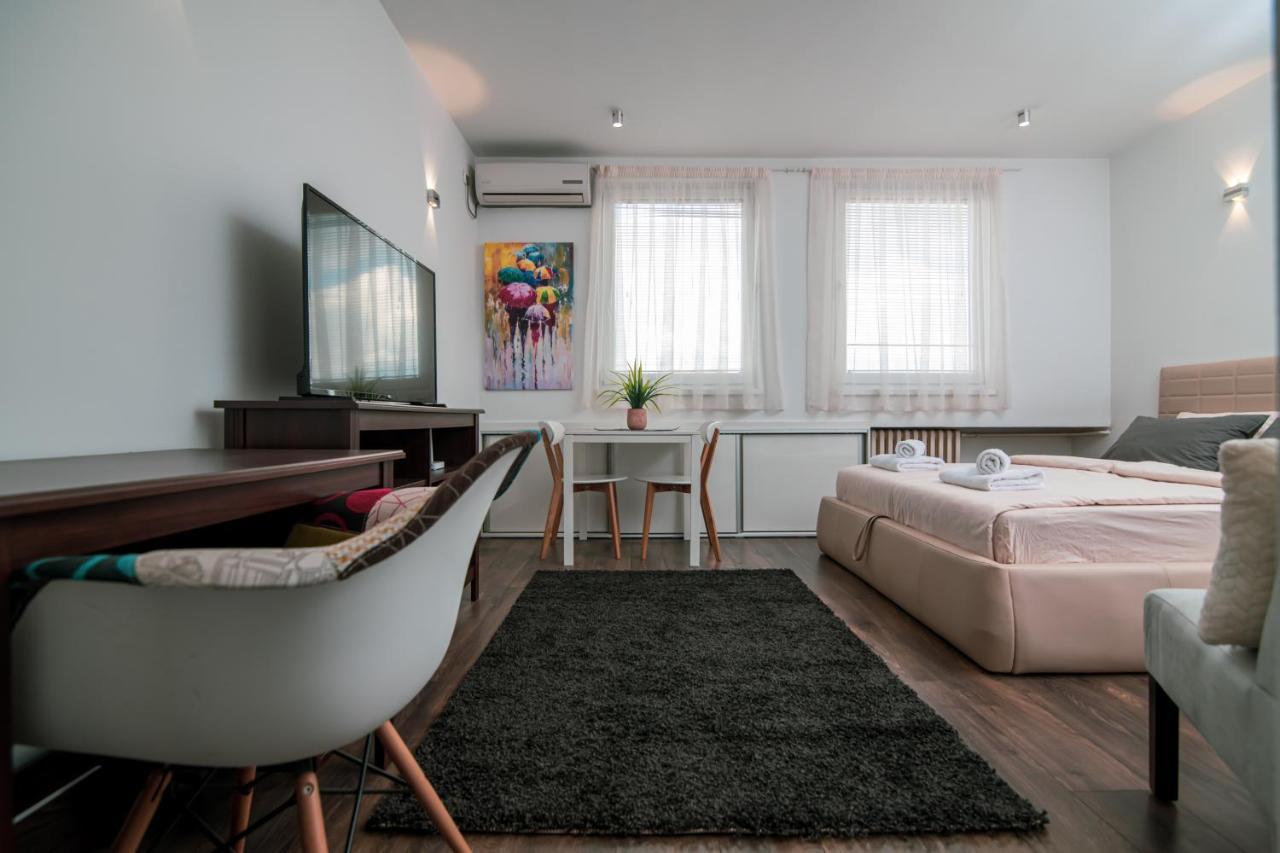 5 Star Central Studio สโกเปีย ภายนอก รูปภาพ