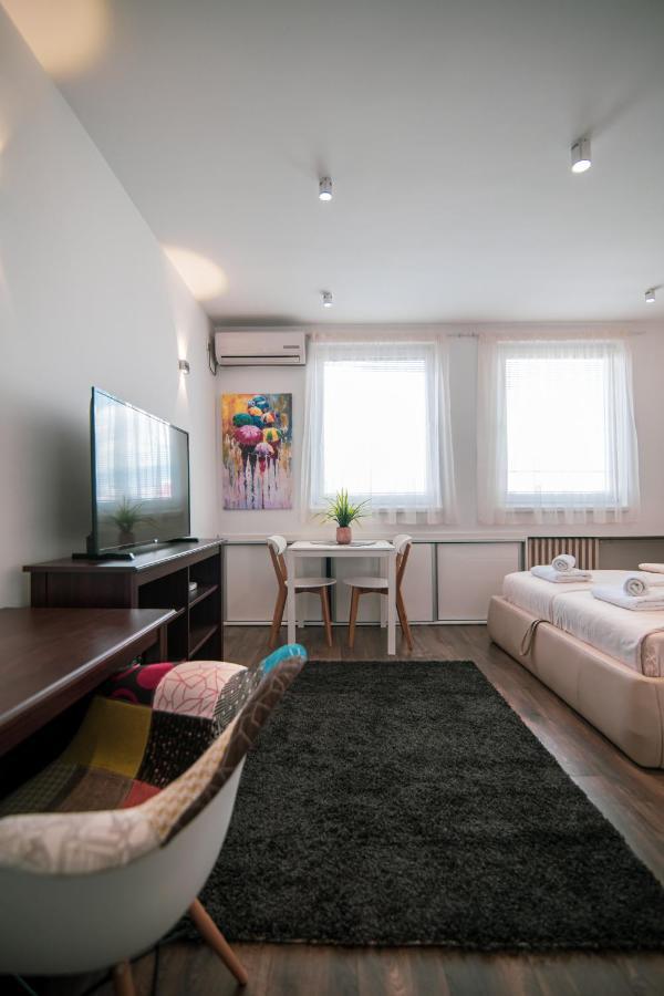 5 Star Central Studio สโกเปีย ภายนอก รูปภาพ